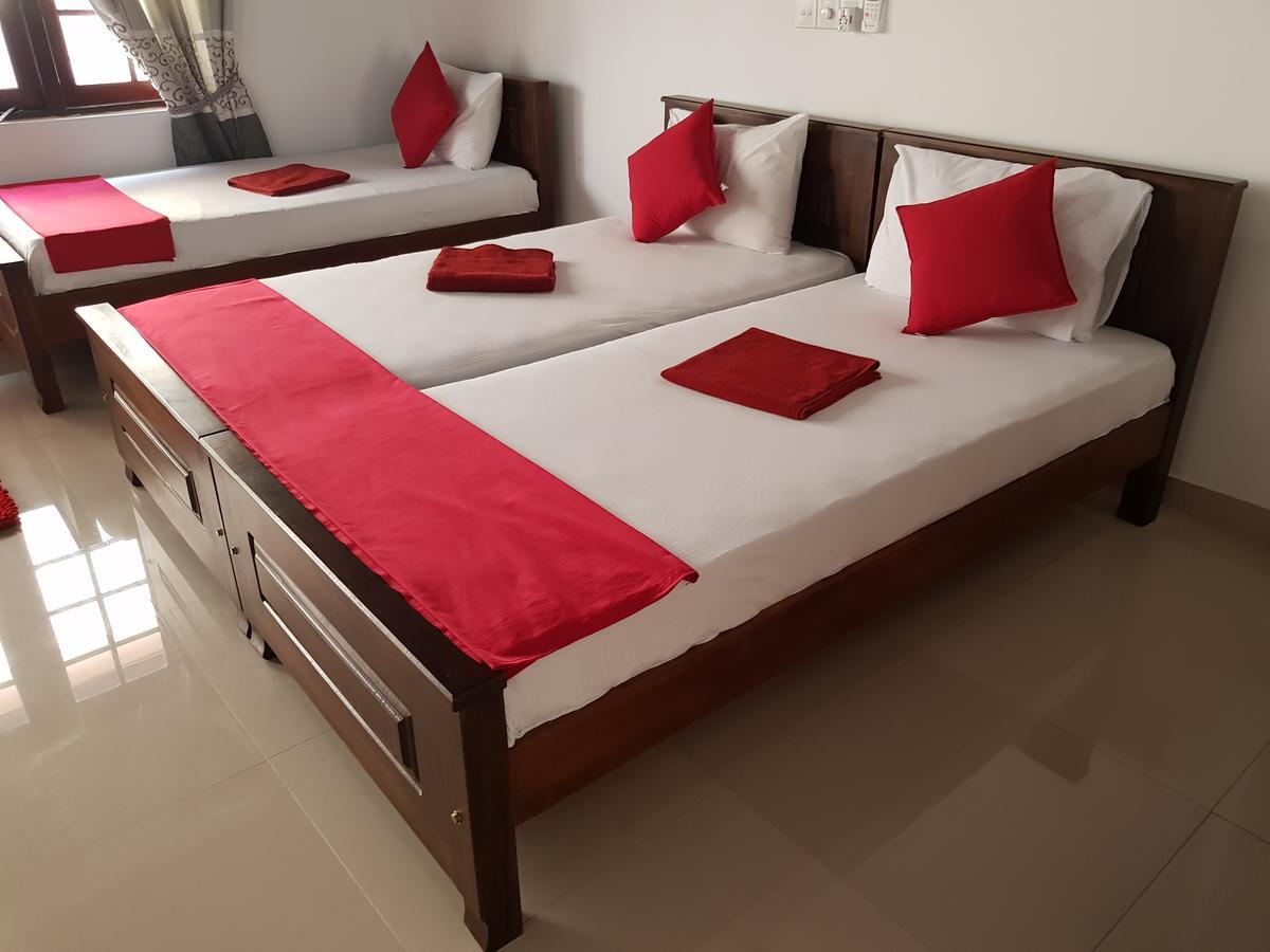Oasis Beach Hotel Negombo Exterior photo
