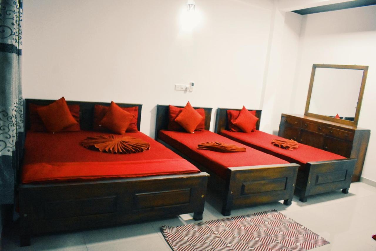 Oasis Beach Hotel Negombo Exterior photo